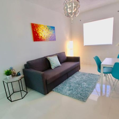 דירות מיאמי ביץ' Modern 1/1, Half A Block From The Ocean מראה חיצוני תמונה