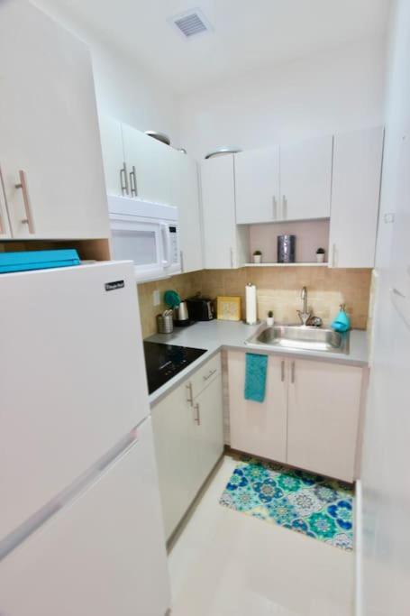 דירות מיאמי ביץ' Modern 1/1, Half A Block From The Ocean מראה חיצוני תמונה