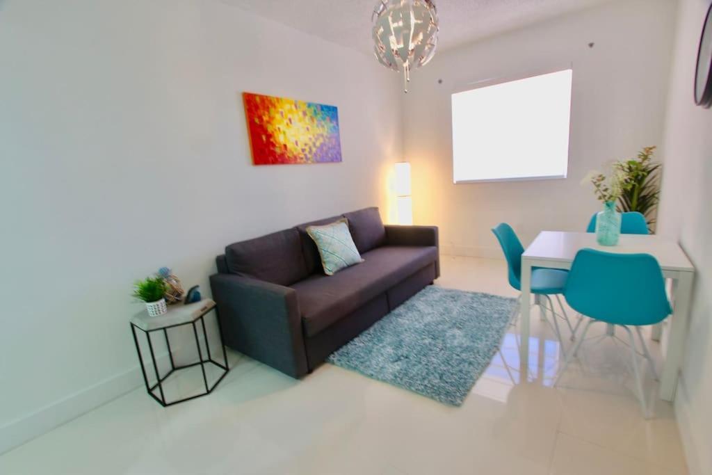 דירות מיאמי ביץ' Modern 1/1, Half A Block From The Ocean מראה חיצוני תמונה